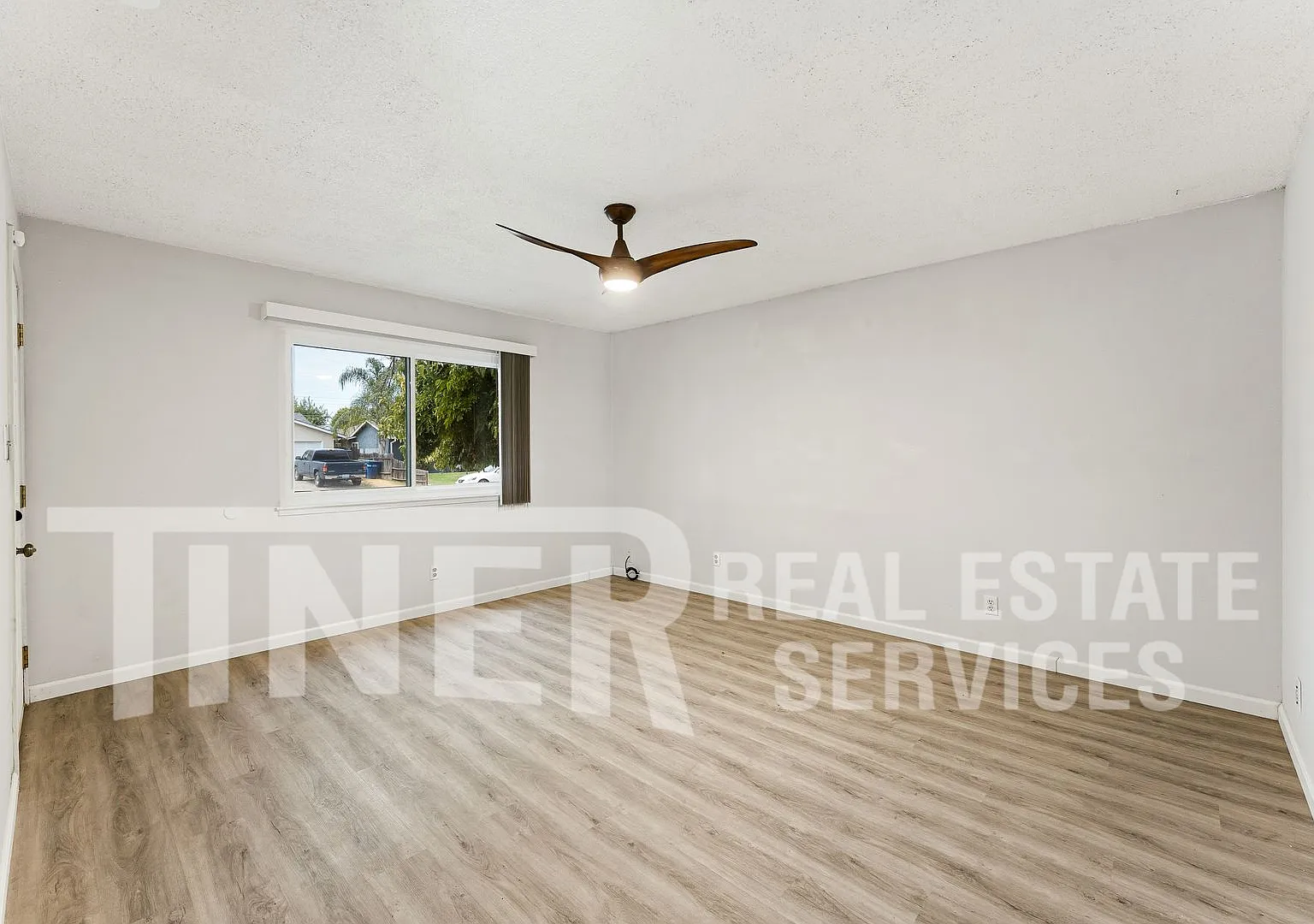3729 Moonbeam Dr - Tier 2 — Photo 2