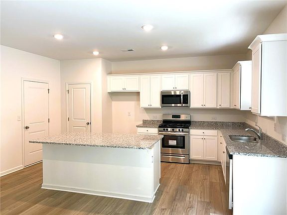 5th image of 290 Rivulet Dr