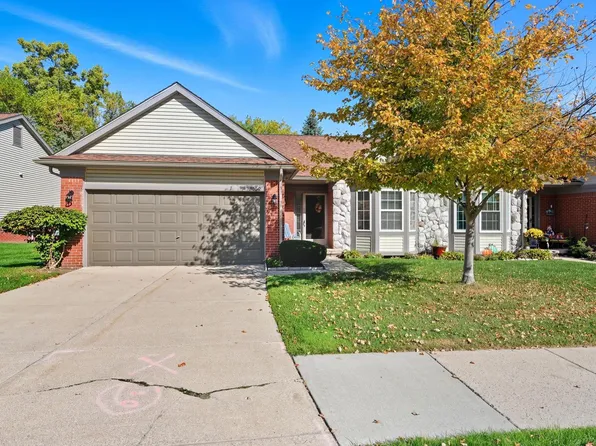 3062 Brookside Dr, Waterford, MI 48328