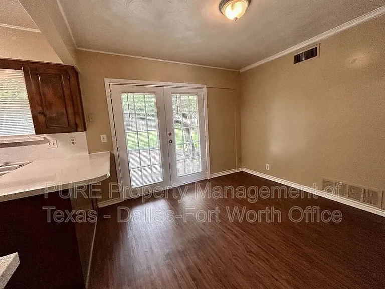 2411 E Mitchell St — Photo 7