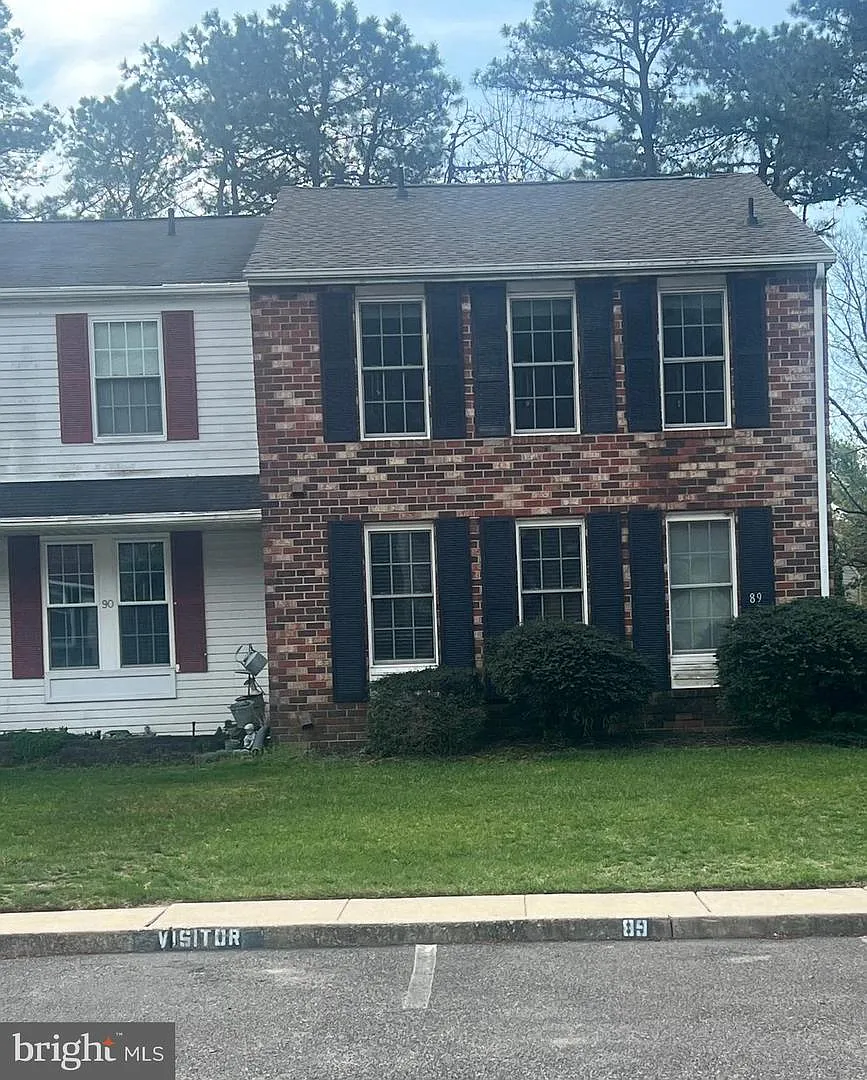 3 bed, 2.5 bath, 1360 sqft, $2,400 — Photo 2