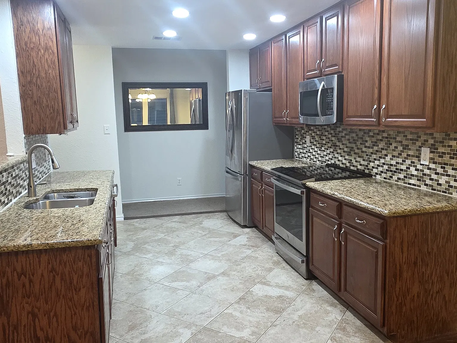 3 bed, 1472 sqft, $2,300 — Photo 4