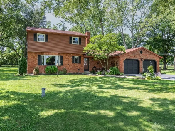 1484 E Social Row Rd, Dayton, OH 45458