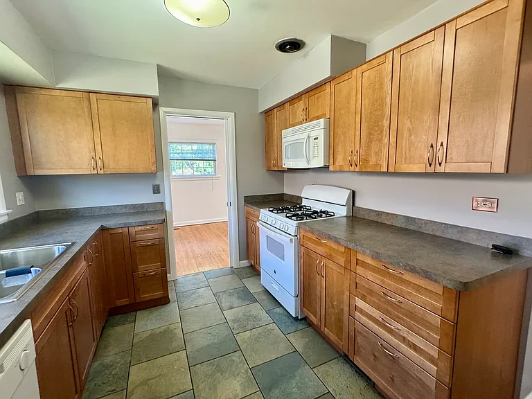 912 N Greenwood Ave — Photo 5