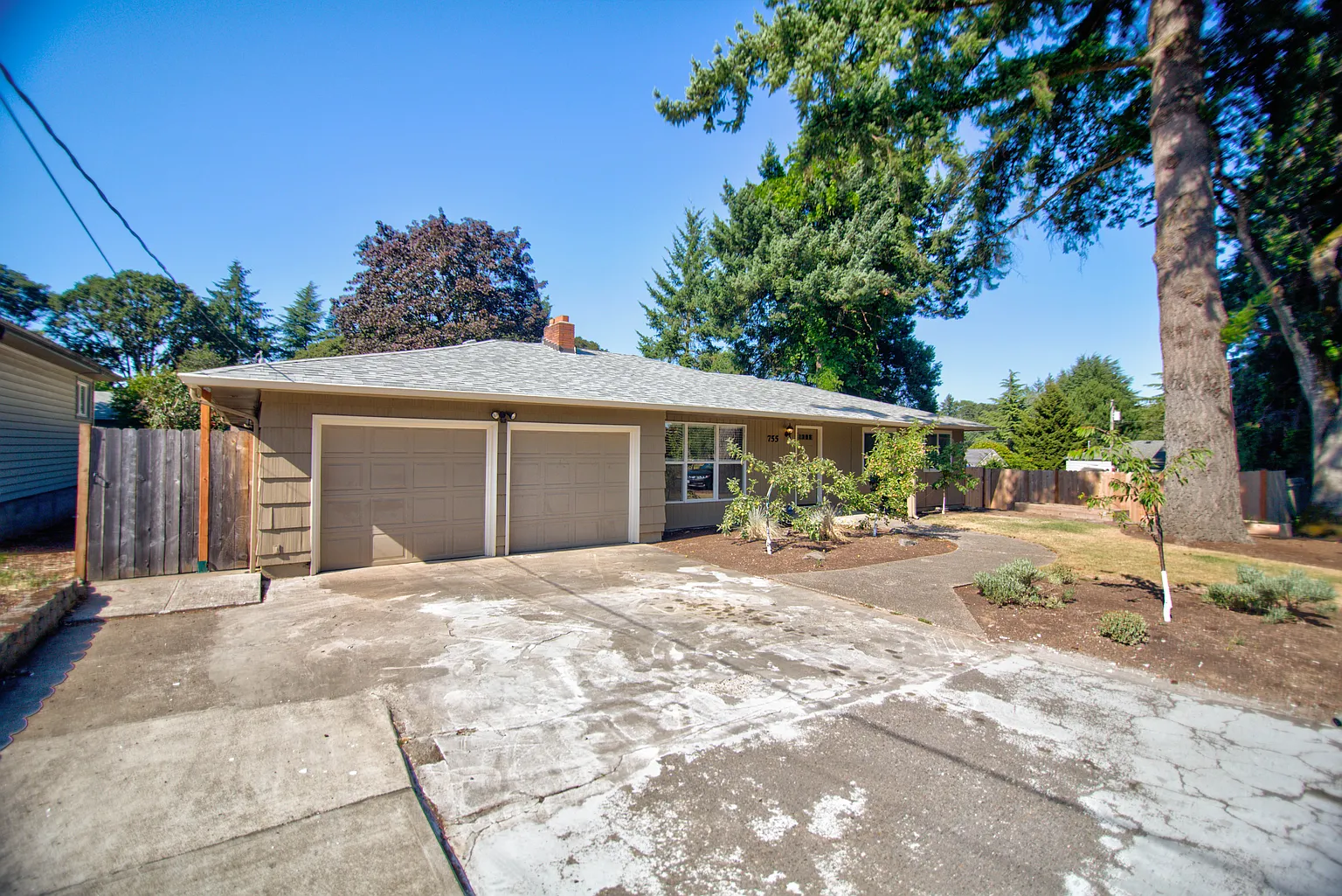 755 Charles Ave S photo 1