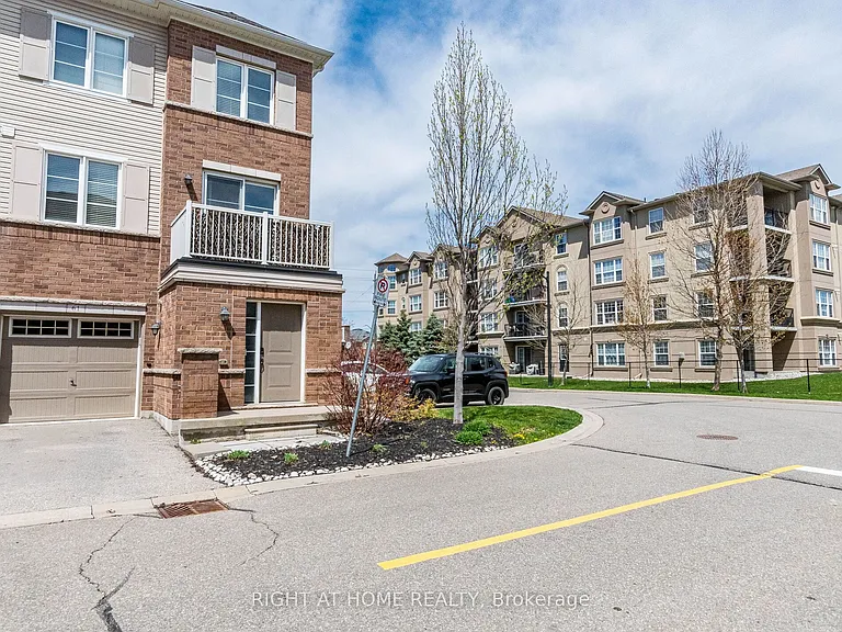 165 Hampshire Way #61 — Photo 3