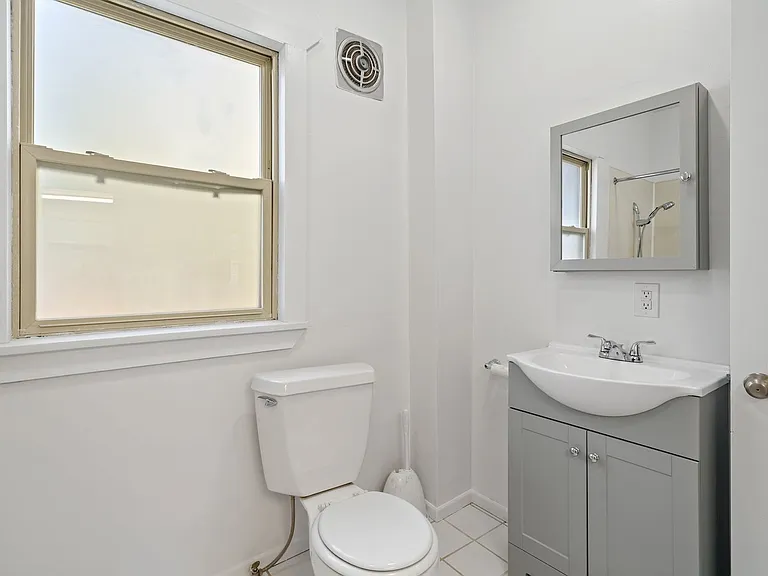 709 McKenzie Ave — Photo 16