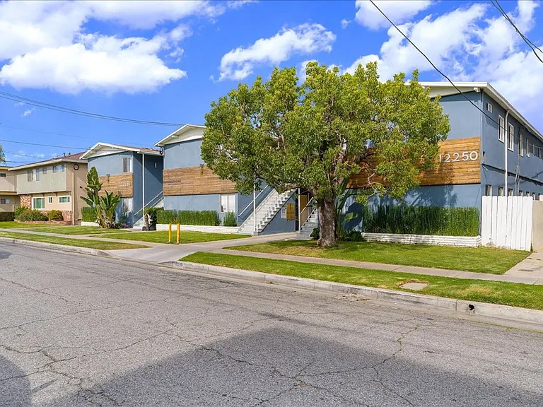 12244 Grevillea Ave #H — Photo 10