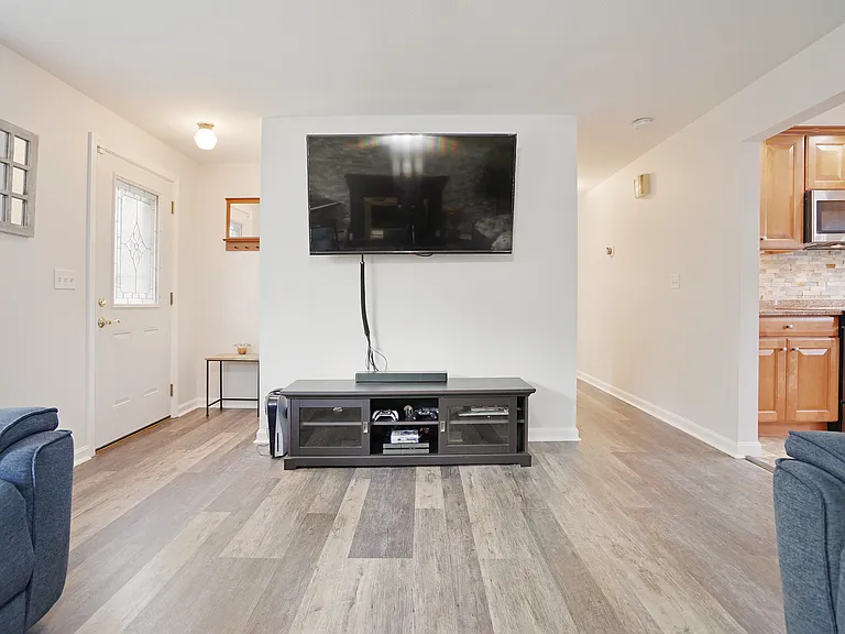 18 E Derry Rd — Photo 18
