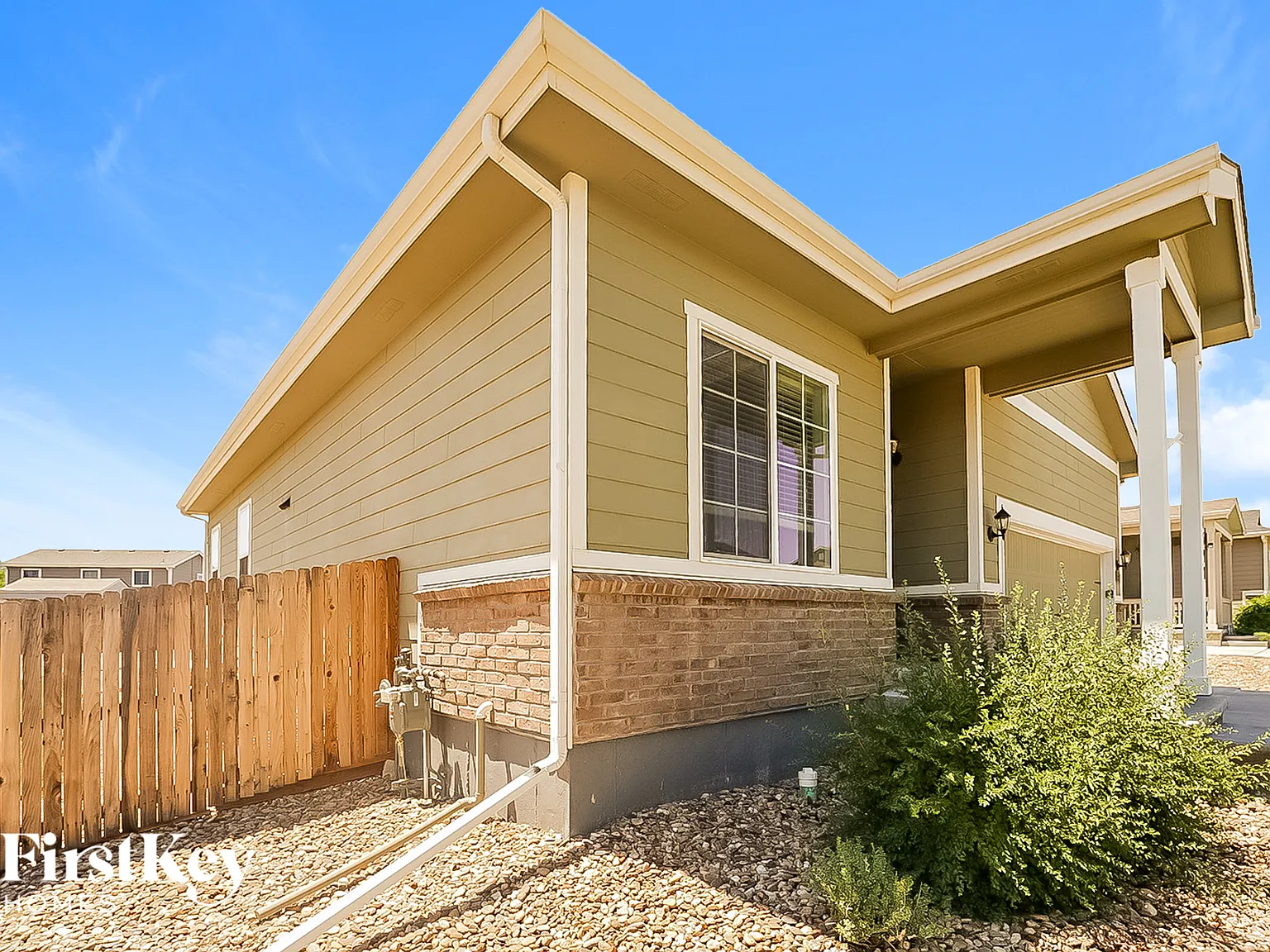 3 bed, 2.0 bath, 1459 sqft, $2,805 — Photo 2
