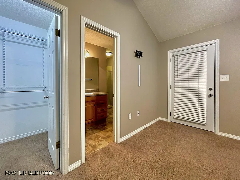 1054 Northview Dr — Photo 22