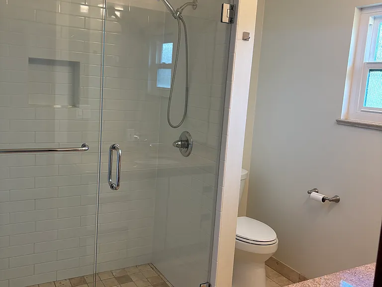 44 Hobart Ave #D — Photo 12