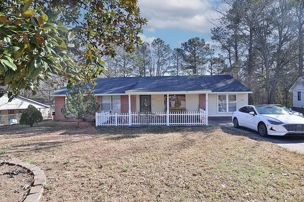 1812 W Park Dr photo 1