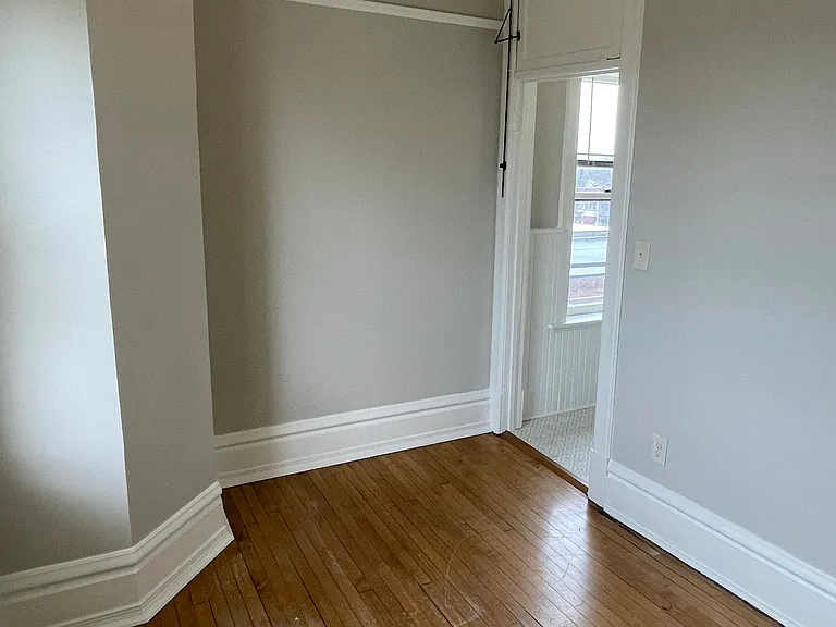 St. Albans Apartments — Photo 24