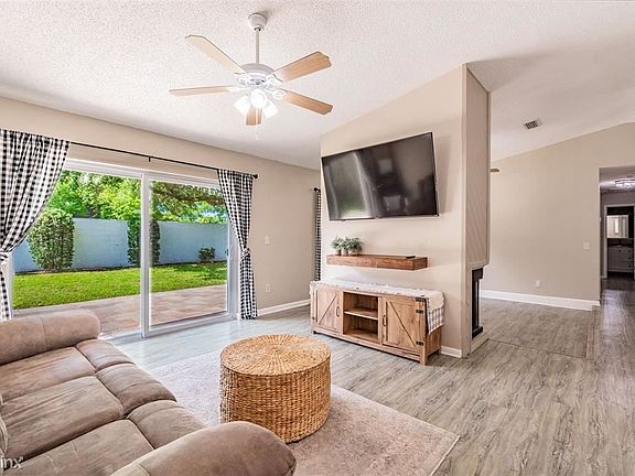 4th image of 8001 La Serena Dr