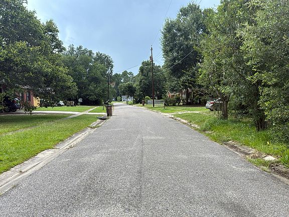 5th image of 1613 Penicault Dr