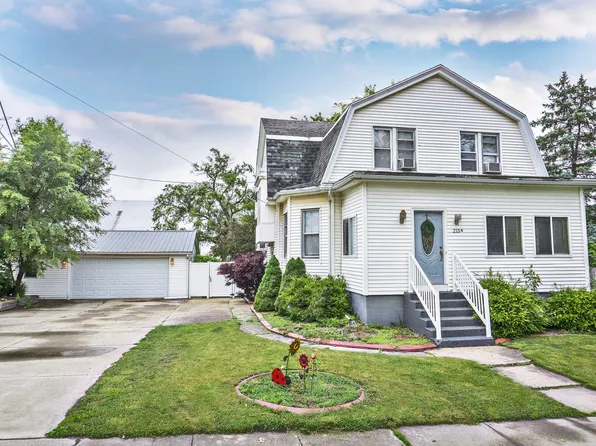 215 N Main St, Elliott, IL 60933