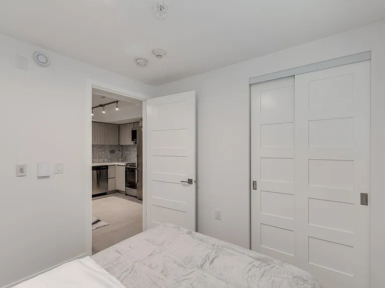 1433 Haro St — Photo 9