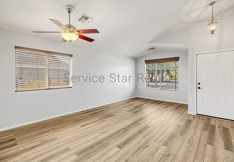4601 N 123rd Dr — Photo 2