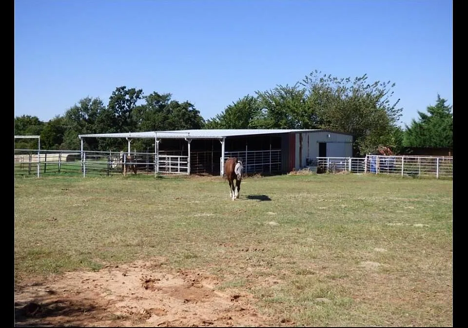 Horse Barn