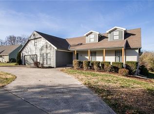 424 SW Pryor Rd, Lees Summit, MO 64081