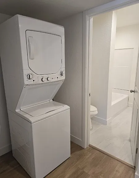 1011 E Chevy Chase Dr #A — Photo 6