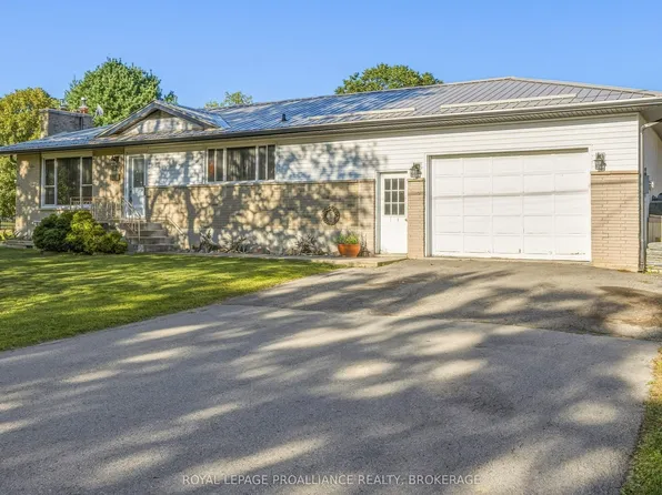 420 Maple Ridge Dr, Kingston, ON K7M 5P3