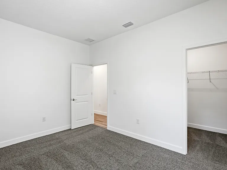 1209 W 15th St — Photo 26