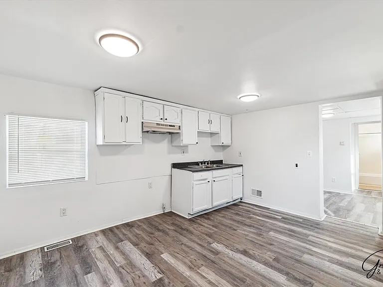 2615 Emmons Ave — Photo 18
