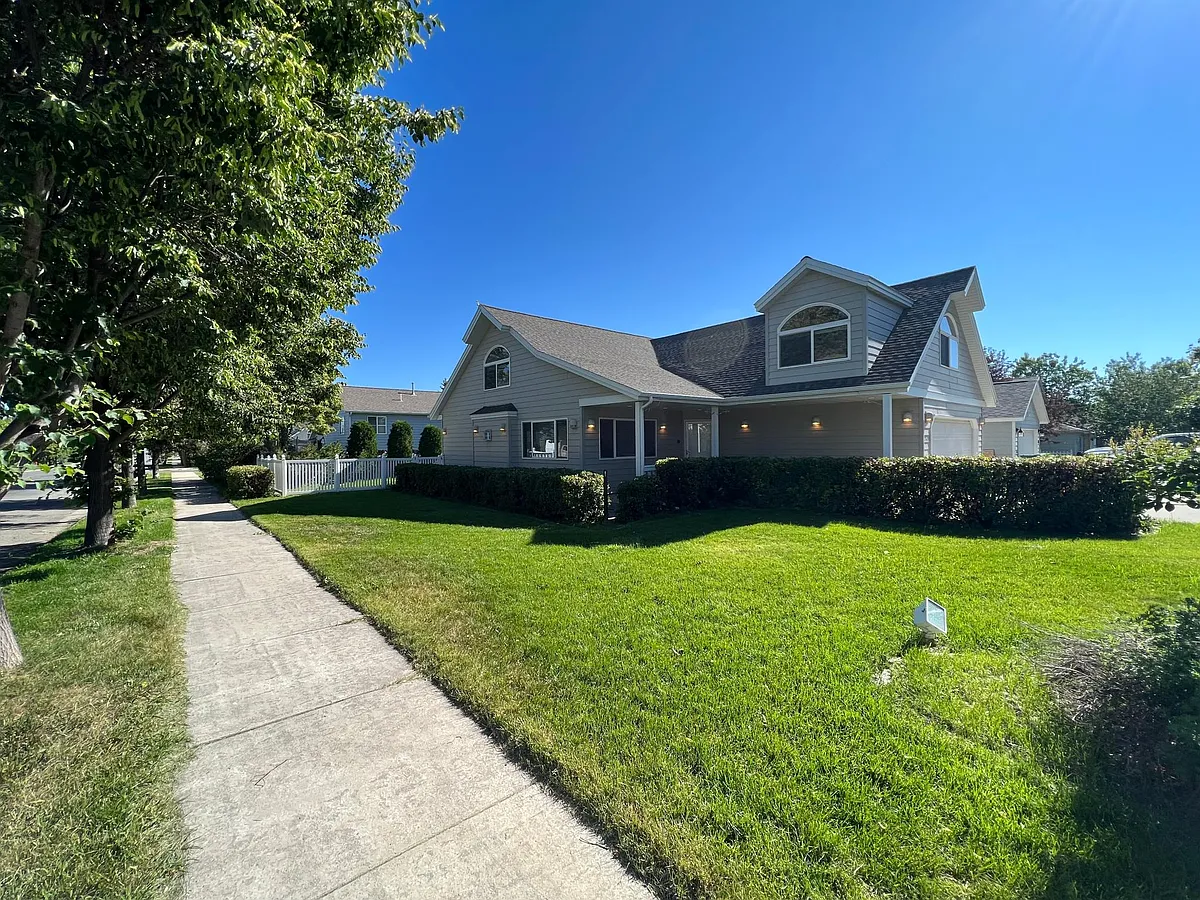 Building Photo - 2623 Daisy Dr