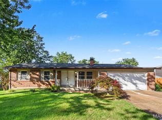 960 N Park Ln, Florissant, MO 63031