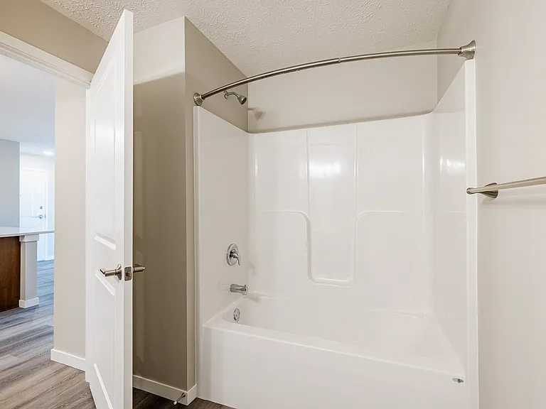 Kings Ridge Apartments — Photo 38