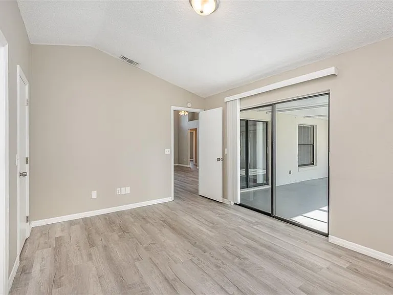 3846 Long Grove Ln — Photo 12