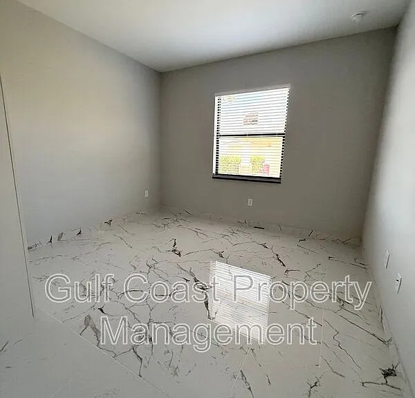 2216 NE 10th Pl — Photo 14