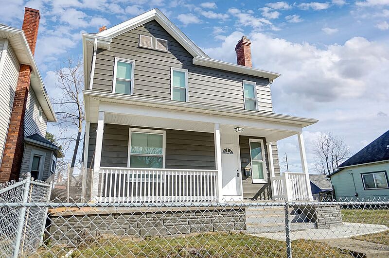 1st image of 94 N Oakley Ave