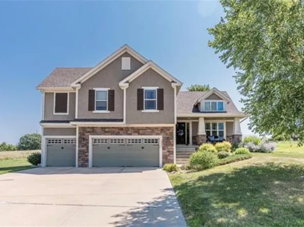 13317 Davis Ave, Bonner Springs, KS 66012