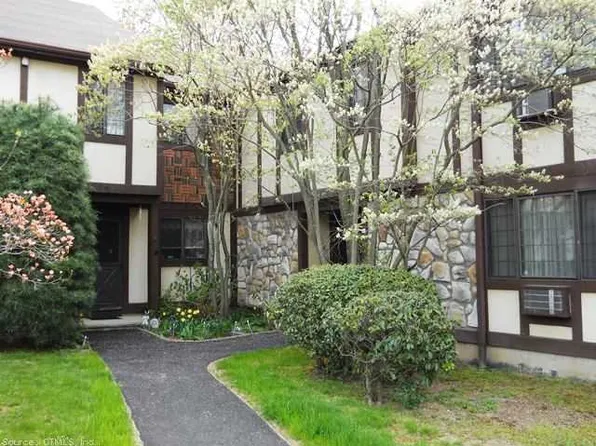 343 Foxwood Ln, Milford, CT 06461