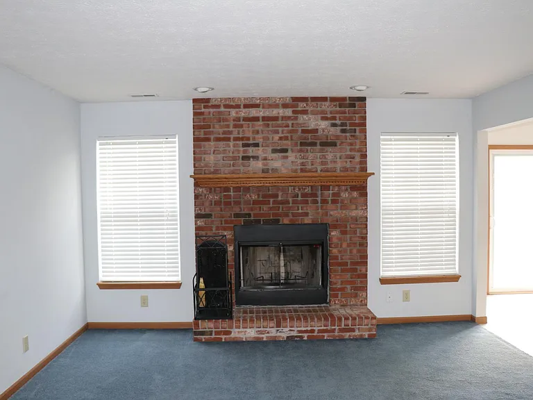 209 Equestrian Dr — Photo 2