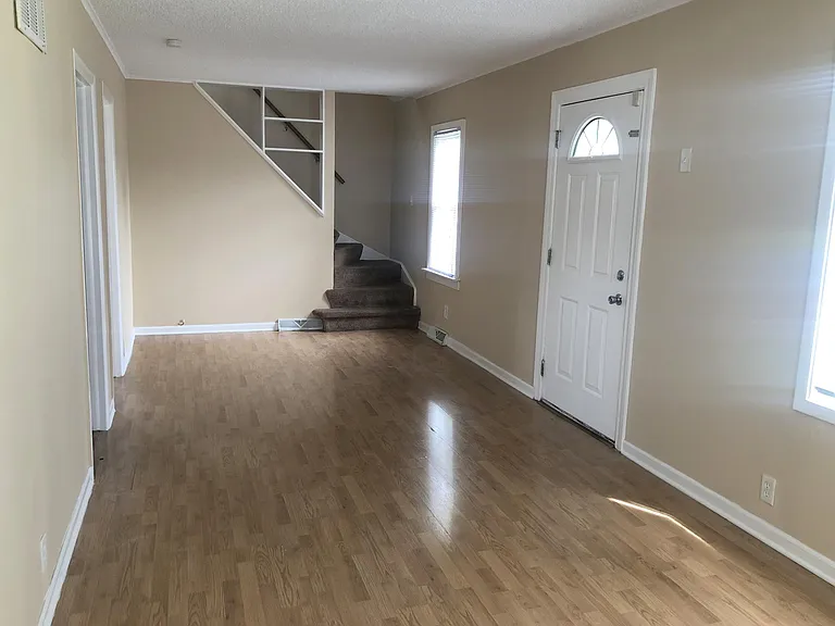 9820 Natoma Ave — Photo 3