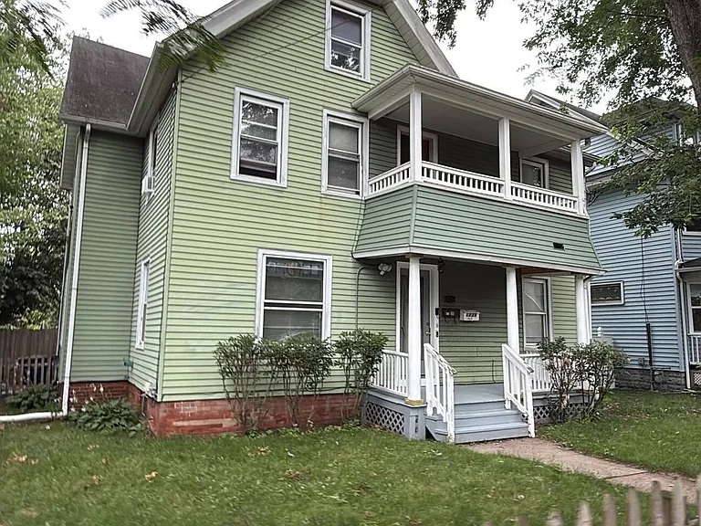 1239 Forest Rd #1 — Photo 2