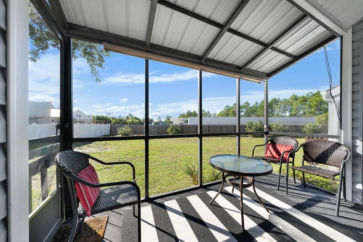 3 bed, 2.0 bath, 1259 sqft, $3,431 — Photo 2