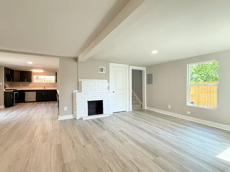 312 Avondale Ave — Photo 3