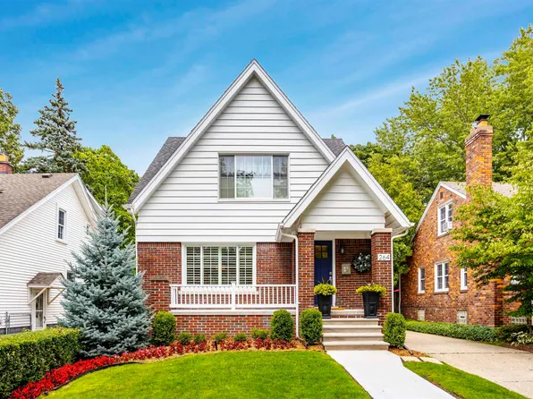 264 Ridgemont Rd, Grosse Pointe Farms, MI 48236