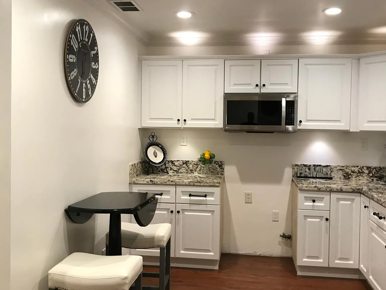 3 bed, 3.5 bath, 1325 sqft, $3,695 — Photo 2