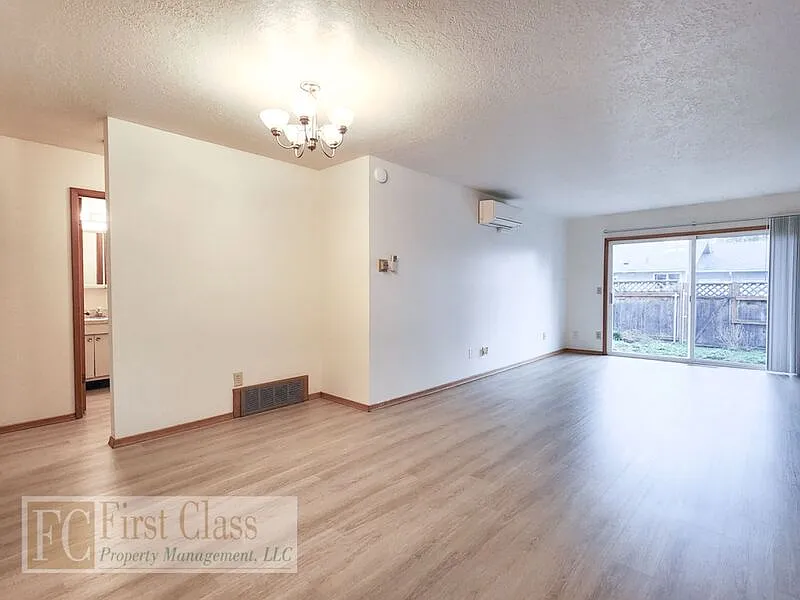 2 bed, 1.0 bath, 750 sqft, $1,645 — Photo 2