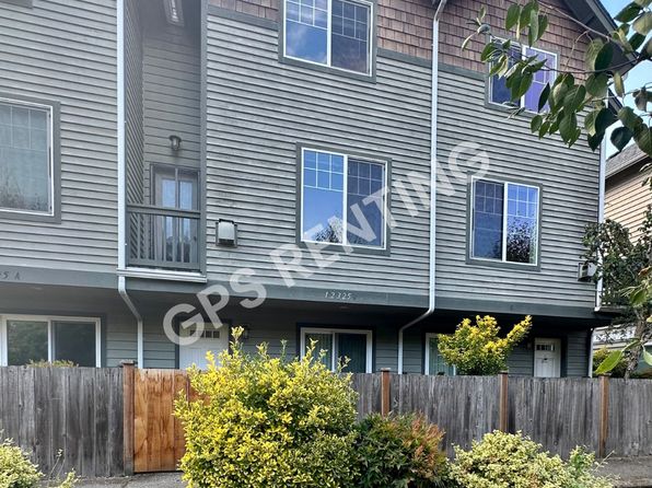 12325 28th Ave NE APT B