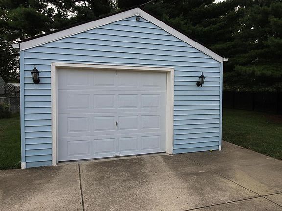 3rd image of 504 Westport Dr
