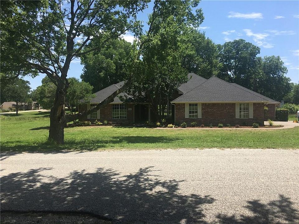 1st image of 406 Seneca Dr