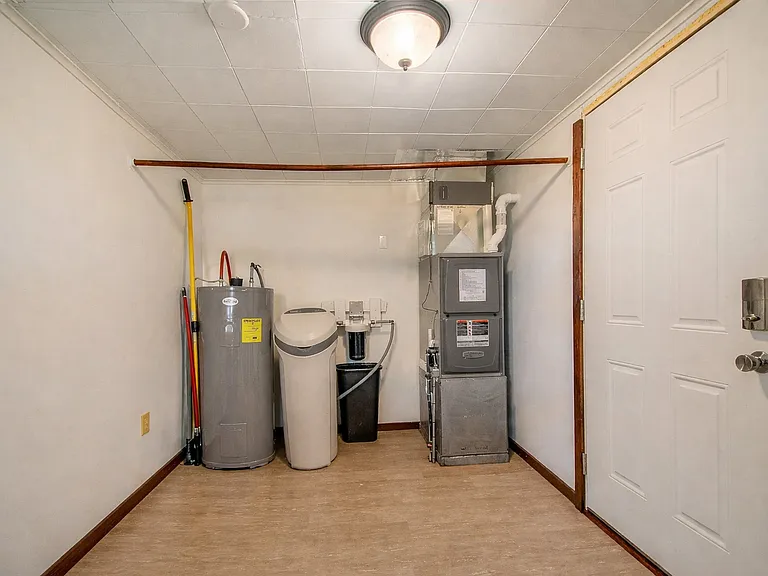 Maple Rd — Photo 12