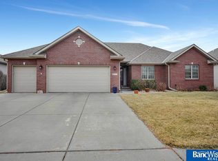 8035 Hunters Ridge Rd, Lincoln, NE 68516